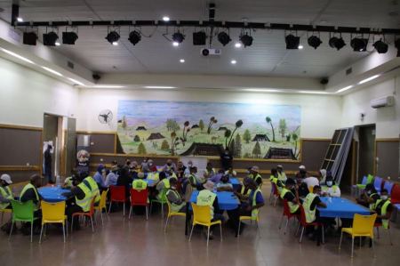 المركز الجماهيري وقسم تحسين ملامح وجه المدينة يكرمون امناء الصحة في رهط 